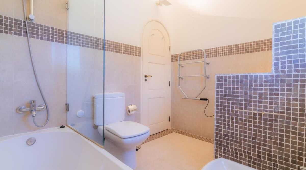 Villa Prado - Beautiful Beachfront Villa Albufeira Exterior foto
